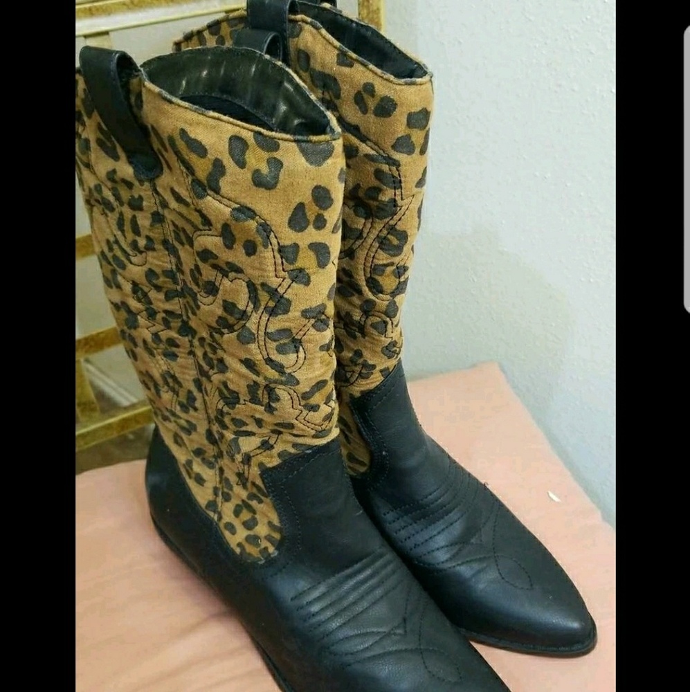 Boutique leopard cowgirl boots size 8/9